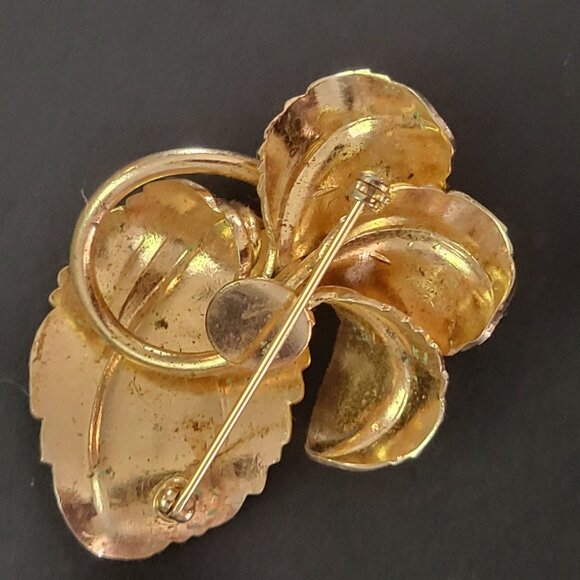 Vintage Leaf Brooch Pin Gold-Tone With Faux Pearl Accent - Picture 2 of 3